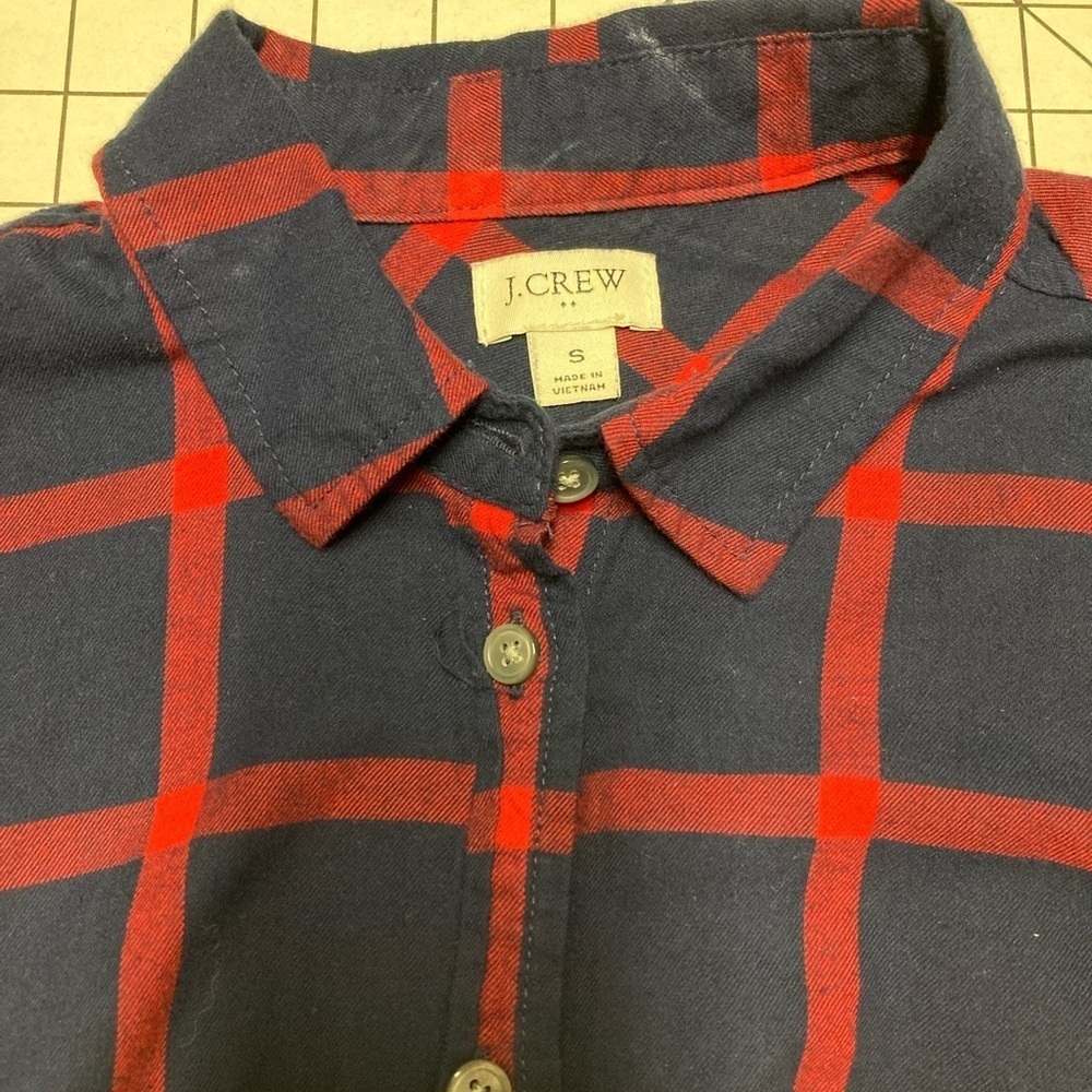 J. Crew Women’s Small Blue/Red Button Down Shirt‎